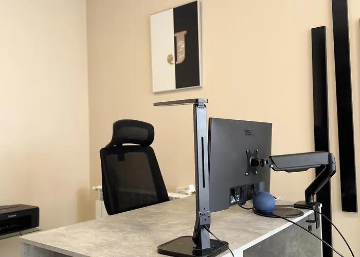 Elite Business Residence With Free Gym Pass And Full Office Setup