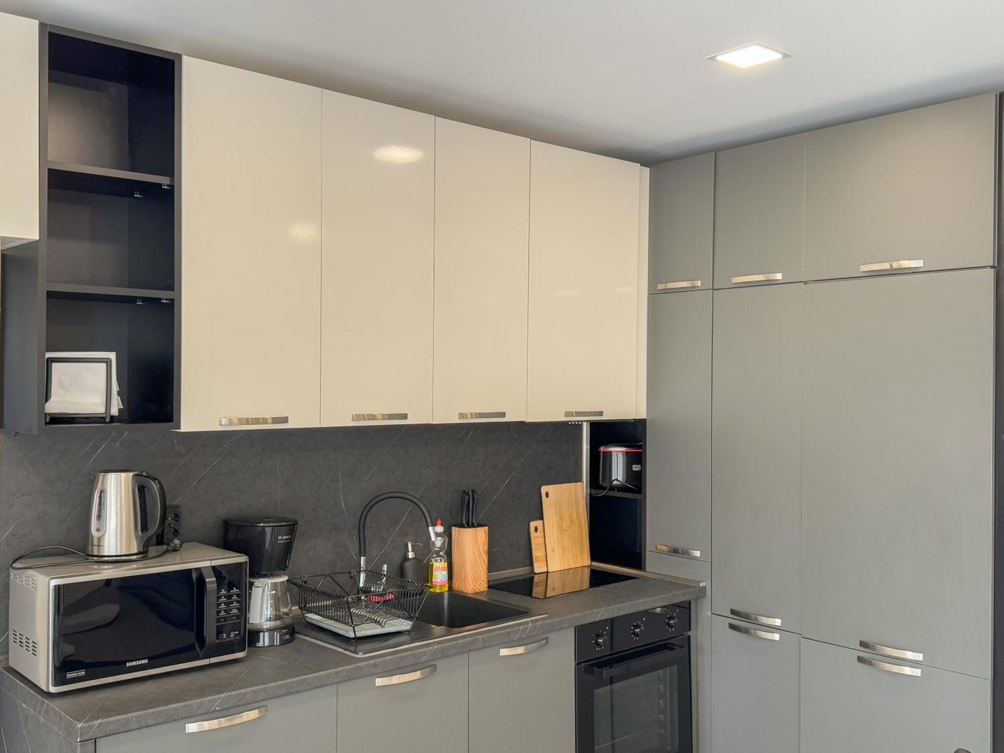 Elite Business With Free Gym Pass And Full Office Setup דירה