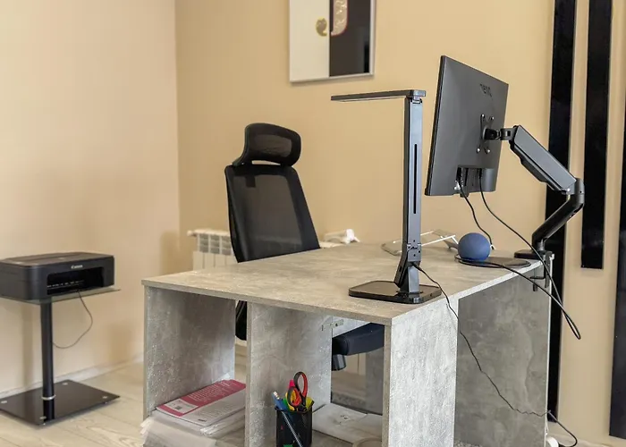 Elite Business Residence With Free Gym Pass And Full Office Setup